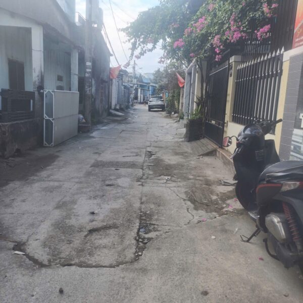 Nhà cấp 4 kiệt ô tô Hoàng Văn Thái 71mv, 3350