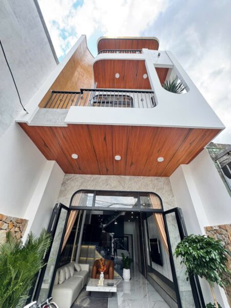 Nhà 3 tầng kiệt ô tô Tôn Đản 90mv, 4980