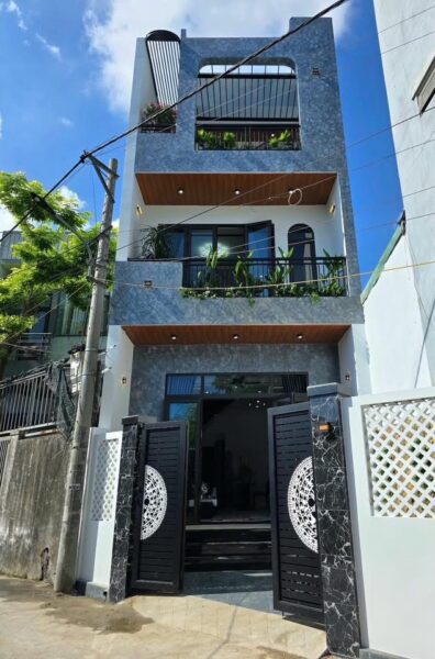 Nhà 3 tầng kiệt ô tô Hoàng Thị Loan 6500