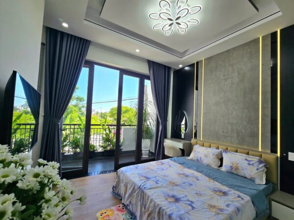 Nhà 3 tầng kiệt ô tô Hoàng Thị Loan 6500