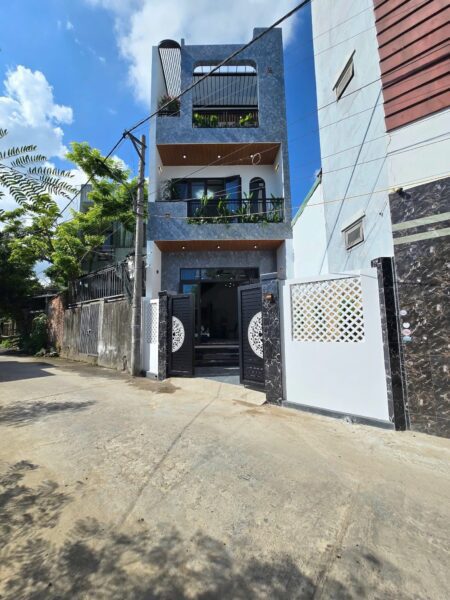 Nhà 3 tầng kiệt ô tô Hoàng Thị Loan 6500