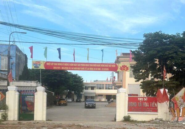 Đất kiệt ô tô Hoà Tiến 733mv, 4850