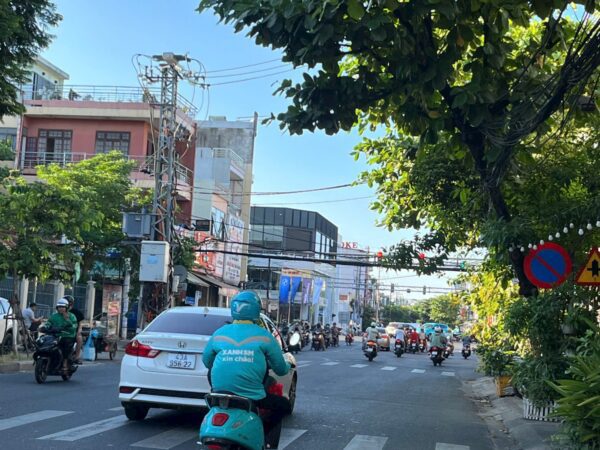 Nhà 3 tầng mặt tiền Hà Huy Tập 13ty9
