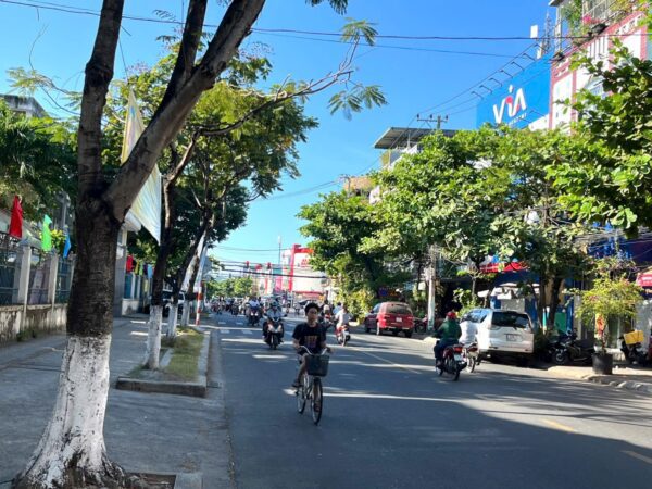 Nhà 3 tầng mặt tiền Hà Huy Tập 13ty9