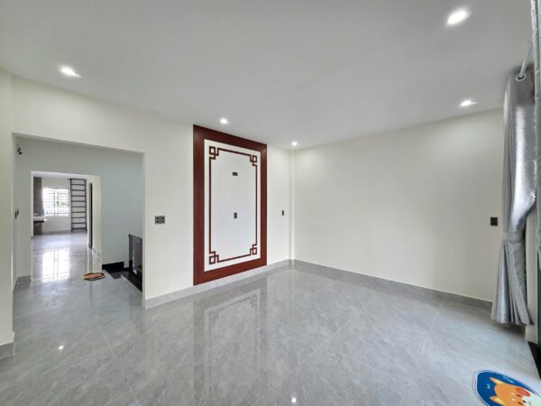 Nhà 3 tầng mặt tiền Nguyễn Đức Thiệu 8100