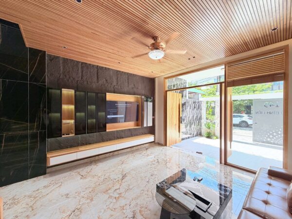 Nhà 3 tầng mặt tiền Vũ Đình Liên 9500