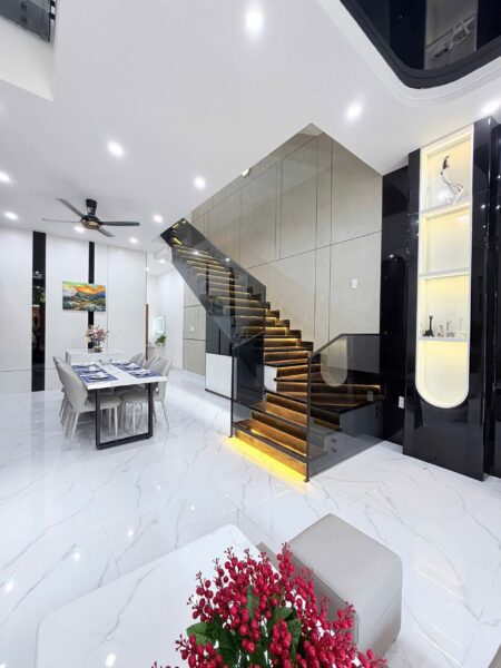 Nhà 3 tầng mặt tiền Thanh Lương 9300