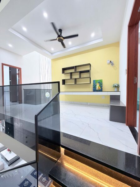 Nhà 3 tầng mặt tiền Thanh Lương 9300