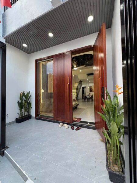Nhà 3 tầng kiệt ô tô Nguyễn Chánh 5550