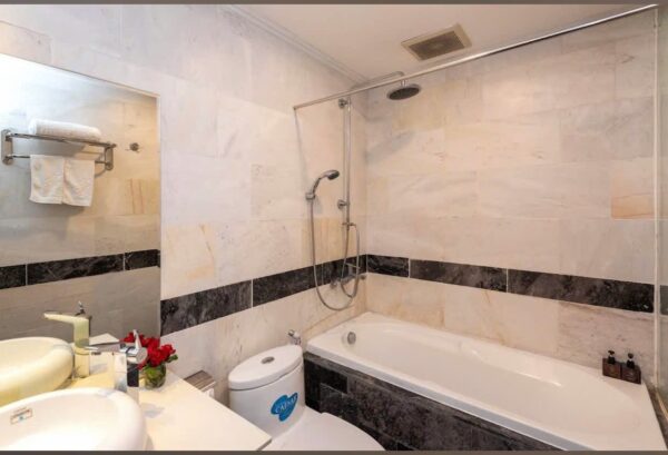 Khách sạn 10 tầng 2 mặt tiền Đống Đa 72ty