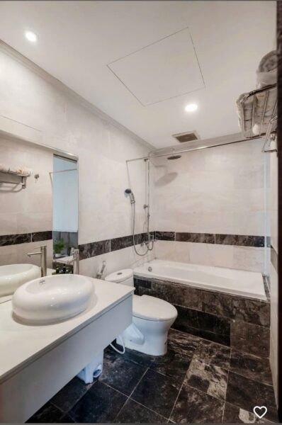 Khách sạn 10 tầng 2 mặt tiền Đống Đa 72ty
