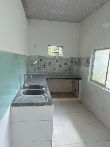 3 căn liền kề 2 mặt kiệt ô tô Mẹ Suốt 180mv, 4500