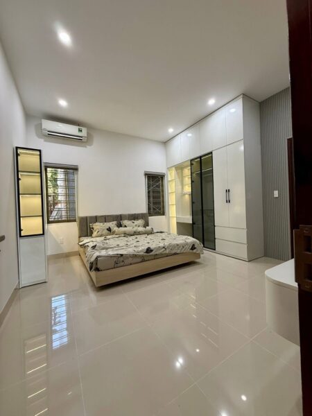 Biệt thự 2 tầng mặt tiền Nguyễn Ân 200mv, 15ty