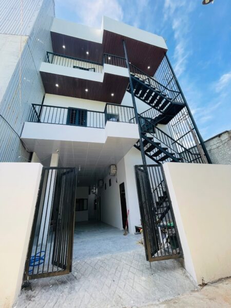 Tòa căn hộ 3 tầng kiệt ô tô Nguyễn Lương Bằng 7500