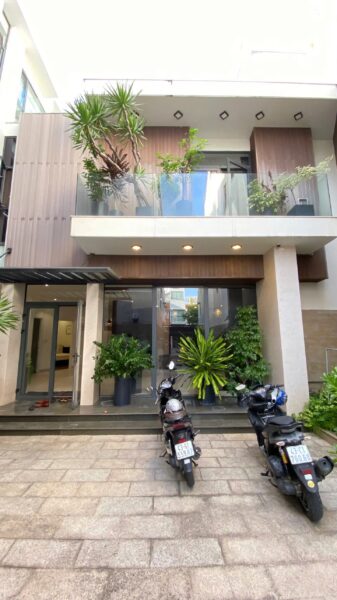 Biệt thự 3 tầng mặt tiền Lê Hồng Phong 45ty