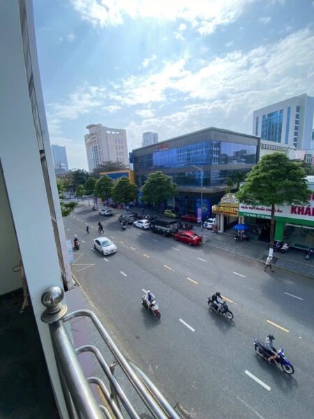 Nhà 3 tầng mặt tiền Lê Duẩn 16ty9