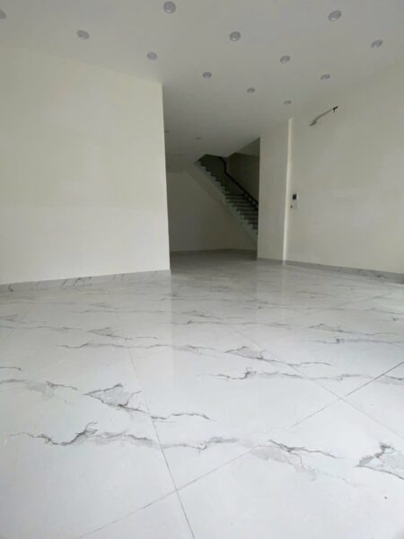 Nhà 3 tầng mặt tiền Lê Duẩn 16ty9