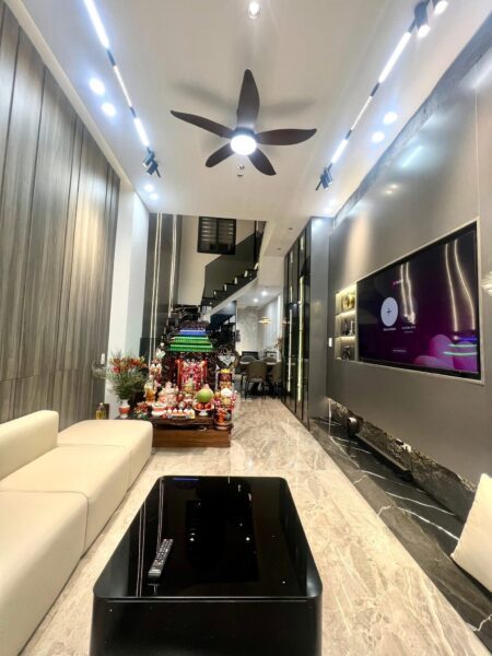Nhà 3 tầng mặt tiền cù chính Lan, 5890