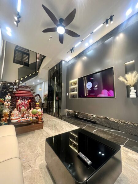 Nhà 3 tầng mặt tiền cù chính Lan, 5890