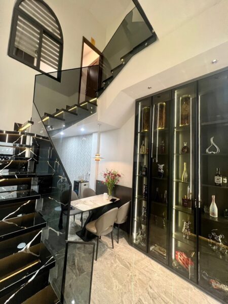 Nhà 3 tầng mặt tiền cù chính Lan, 5890