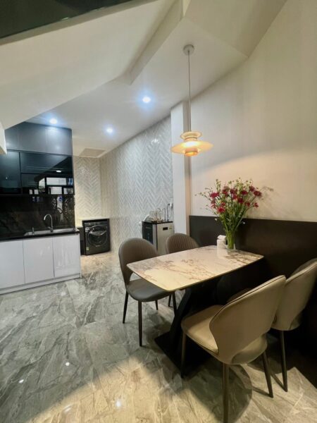 Nhà 3 tầng mặt tiền cù chính Lan, 5890