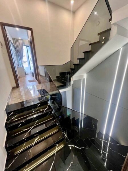 Nhà 3 tầng mặt tiền cù chính Lan, 5890