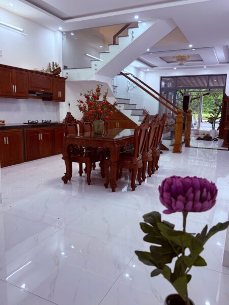 Cho thuê nhà 2 tầng mặt tiền Phạm Hữu Nhật
