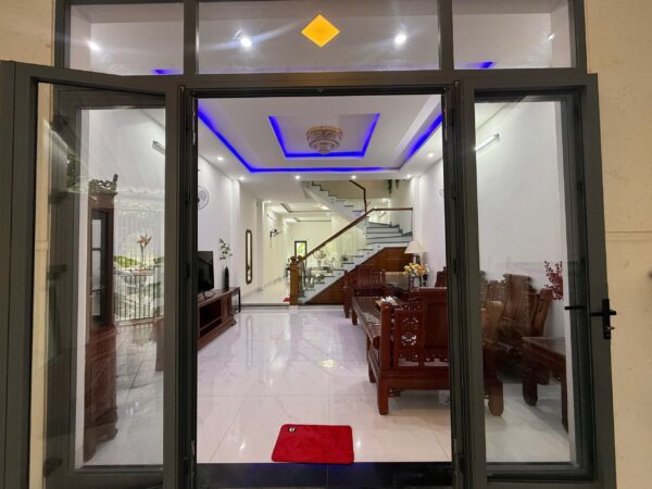 Cho thuê nhà 2 tầng mặt tiền Phạm Hữu Nhật