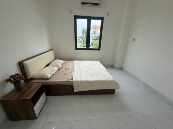 Cho thuê nhà 2 tầng mặt tiền Phạm Hữu Nhật