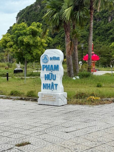 Cho thuê nhà 2 tầng mặt tiền Phạm Hữu Nhật