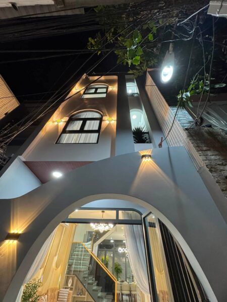 Vila 4 tầng kiệt ô tô Nguyễn Hoàng 7500