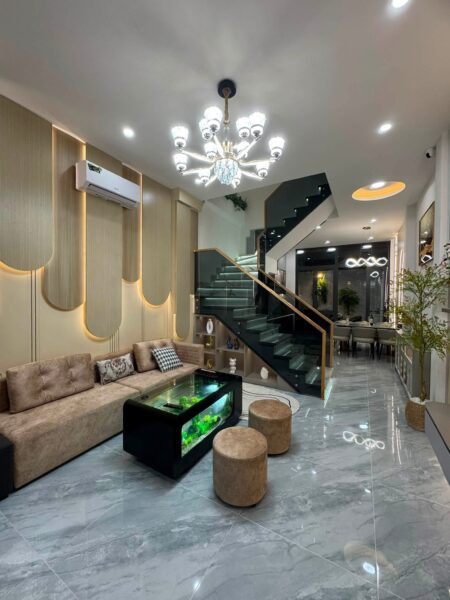 Vila 4 tầng kiệt ô tô Nguyễn Hoàng 7500