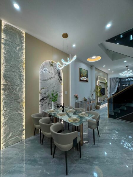 Vila 4 tầng kiệt ô tô Nguyễn Hoàng 7500