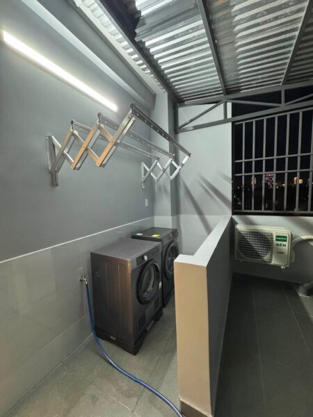 Vila 4 tầng kiệt ô tô Nguyễn Hoàng 7500