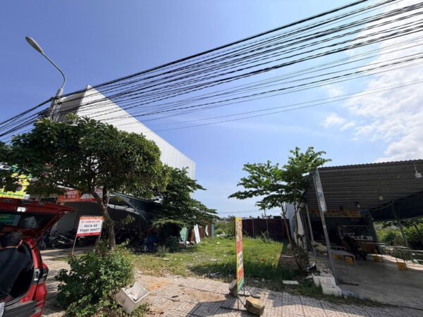 Đất mặt tiền Nguyễn Thành Long 6500