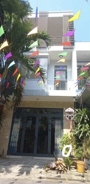 Nhà 3 tầng mặt tiền Hoà Minh 74mv, 6800