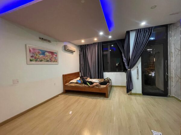 Cho thuê nhà 3 tầng mặt tiền Đỗ Huy Uyển