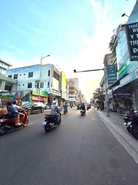 Cho thuê nhà 5 tầng mặt tiền Hùng Vương 60tr