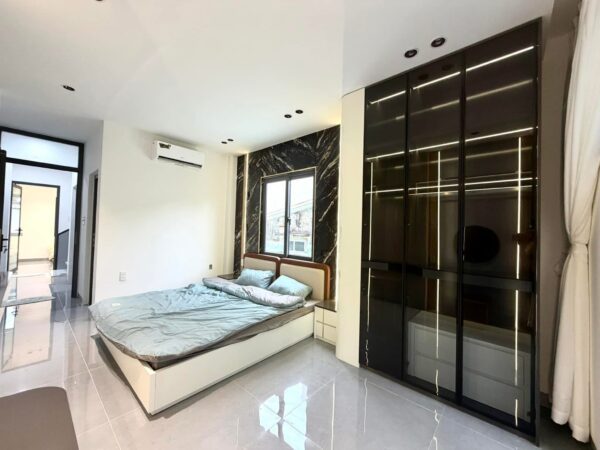 Nhà 3 tầng kiệt ô tô Lê Độ 6290