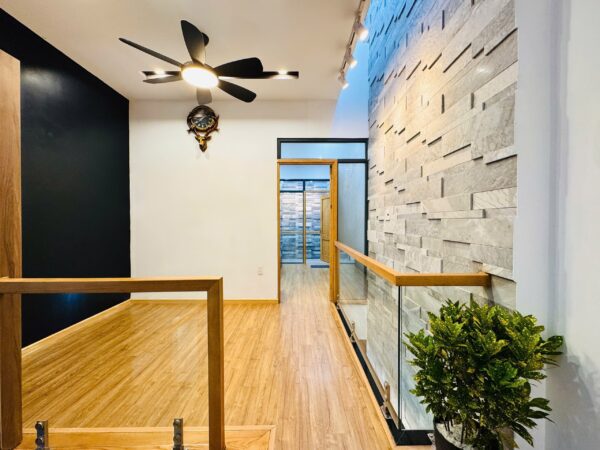 Nhà 2 tầng mặt tiền Hoà Minh 76mv, 6950
