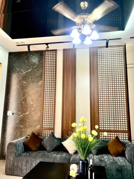 Nhà 3 tầng mặt tiền Nguyễn Chích 9500