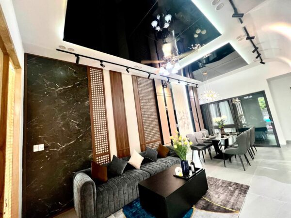 Nhà 3 tầng mặt tiền Nguyễn Chích 9500