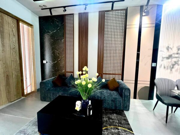 Nhà 3 tầng mặt tiền Nguyễn Chích 9500