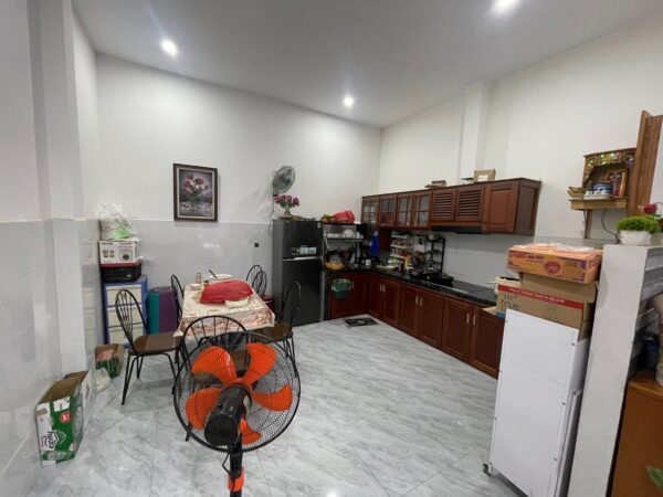 Nhà 2 tầng kiệt ô tô Trường Chinh 176mv, 8300