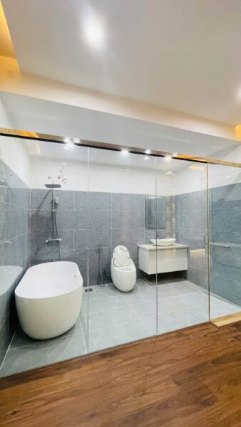 Cho thuê nhà 3 tầng mặt tiền Lê Văn Thịnh 20tr
