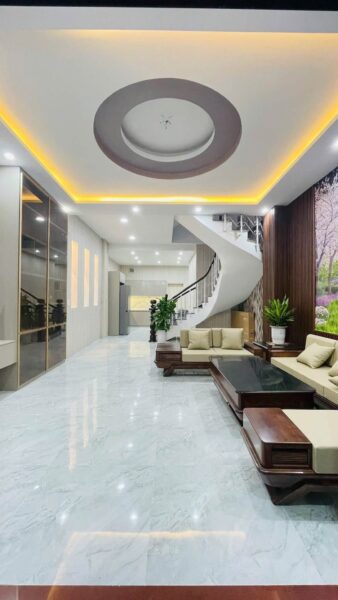 Cho thuê nhà 3 tầng mặt tiền Lê Văn Thịnh 20tr