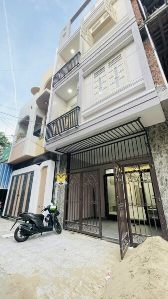 Cho thuê nhà 3 tầng mặt tiền Lê Văn Thịnh 20tr