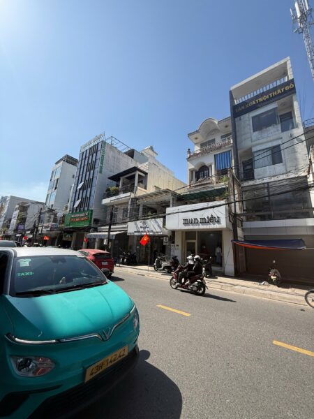 Cho thuê nhà 5 tầng mặt tiền Hoàng Hoa Thám 35tr