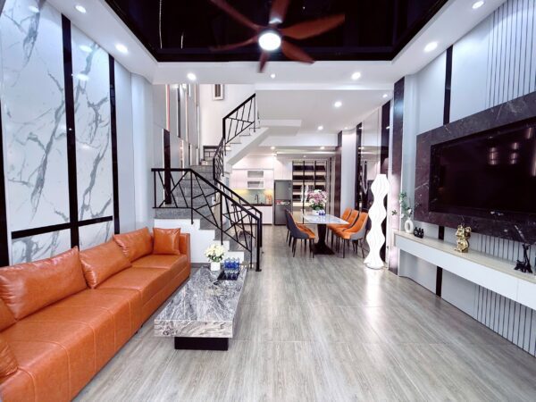 Nhà 3 tầng kiệt ô tô Trưng nữ vương 5250