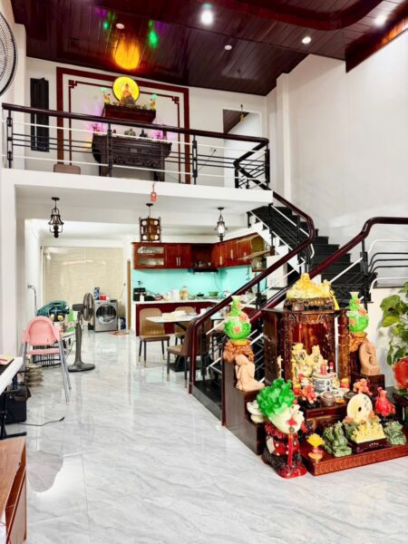 Nhà mê lửng kiệt ô tô Ngô Chân Lưu 4250